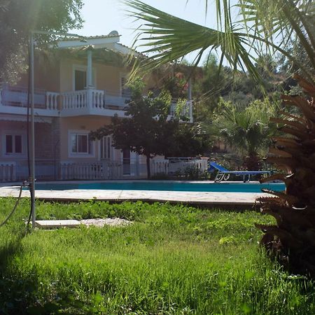 Doroufi Inn Koilas Bagian luar foto