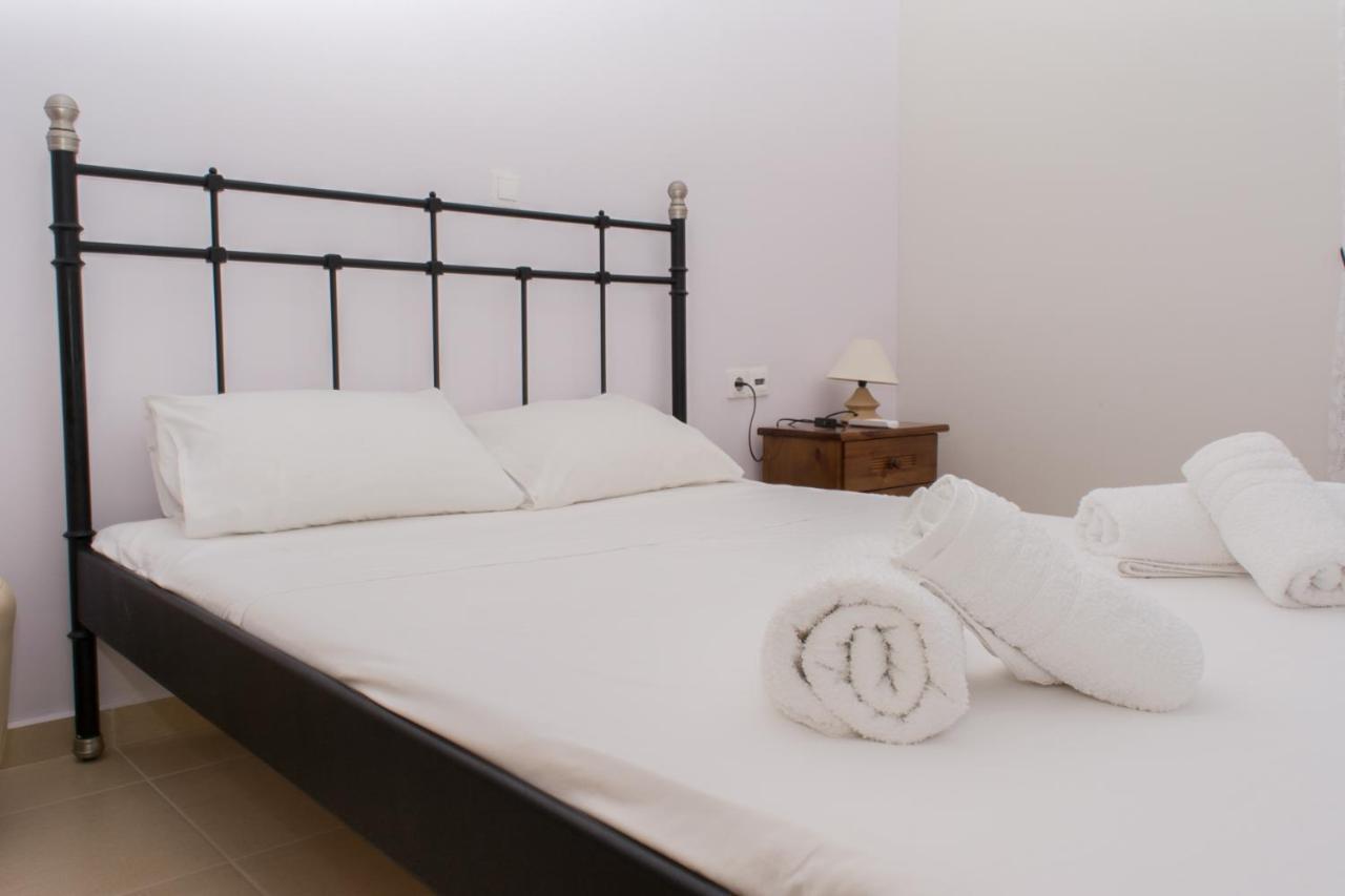 Doroufi Inn Koilas Bagian luar foto