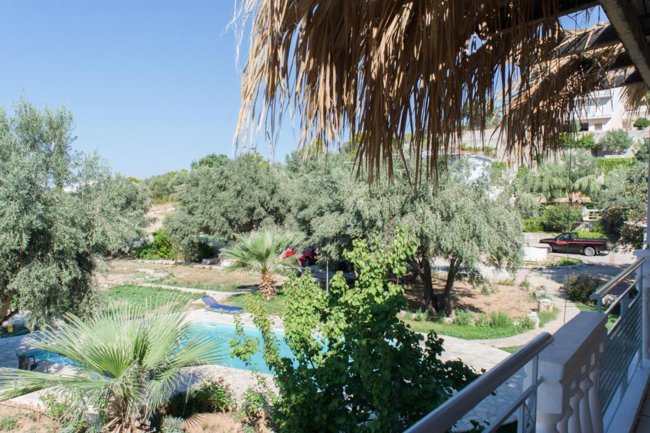 Doroufi Inn Koilas Bagian luar foto